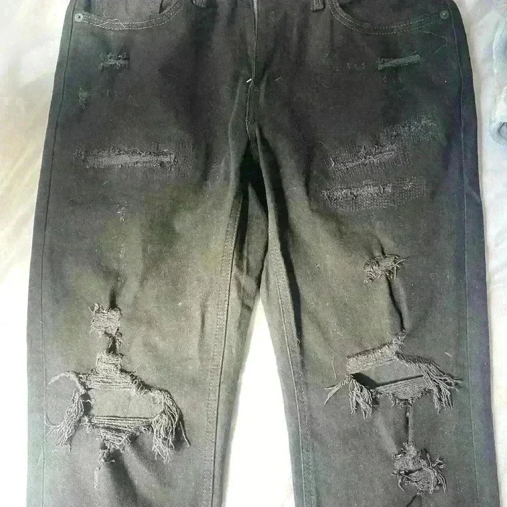 Levi's Distressed black Jean‼️NWOT‼️